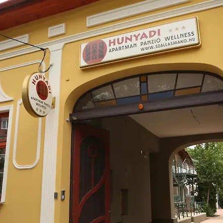 Hunyadi Panzio-apartman Мако