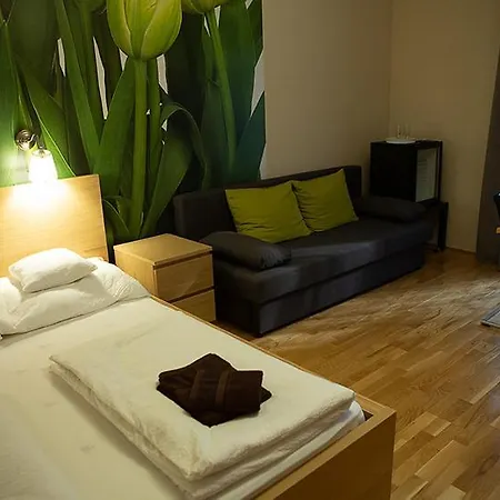 Hunyadi Panzio-apartman * Makó